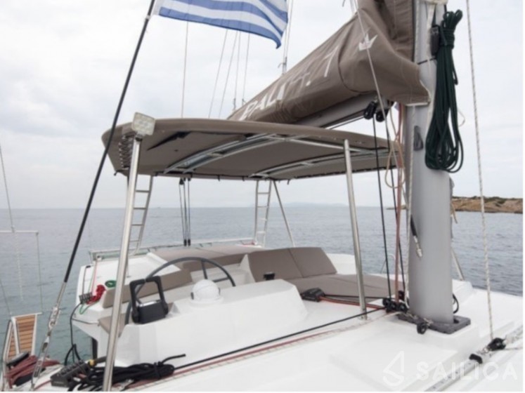 Bali 4.1 - Yacht Charter Sailica