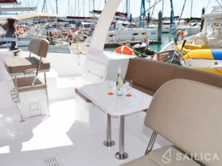 Seawind 1260 - Yacht Charter Sailica