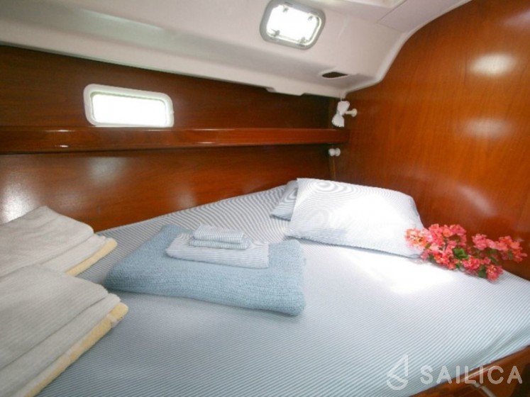 Oceanis 41 - Yacht Charter Sailica