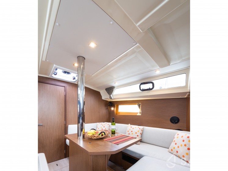 Oceanis 41.1 - Yacht Charter Sailica