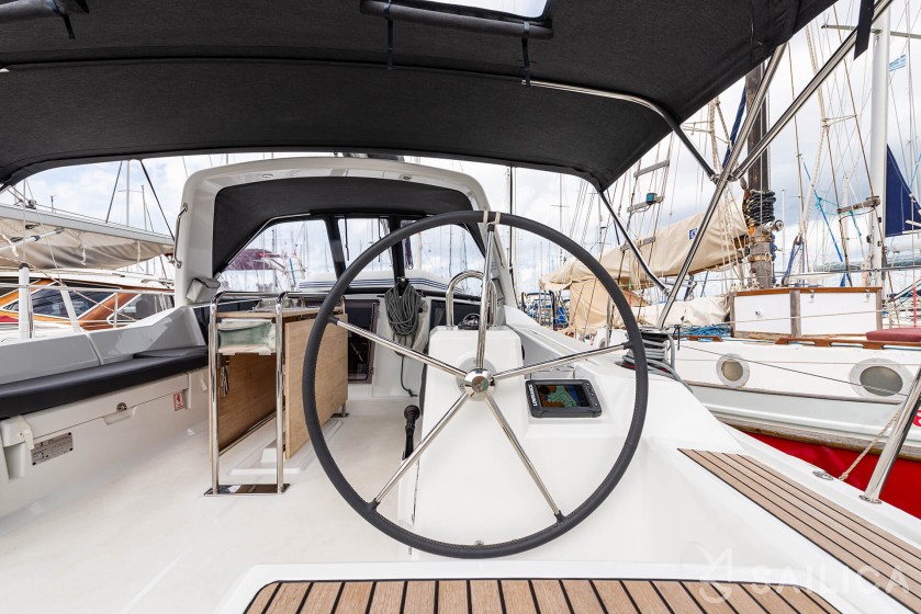 Oceanis 41.1 - Yacht Charter Sailica