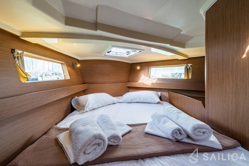 Oceanis 41.1 - Yacht Charter Sailica