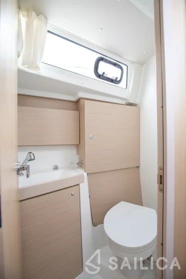 Oceanis 38.1 - Yacht Charter Sailica