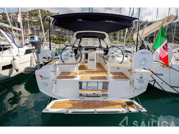 Oceanis 38.1 - Yacht Charter Sailica