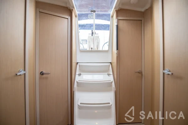 Oceanis 38.1 - Yacht Charter Sailica