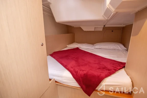 Oceanis 38.1 - Yacht Charter Sailica
