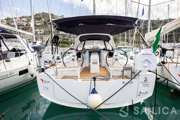 Oceanis 38.1 - Yacht Charter Sailica