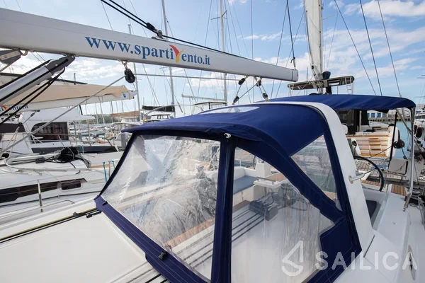 Oceanis 38.1 - Yacht Charter Sailica