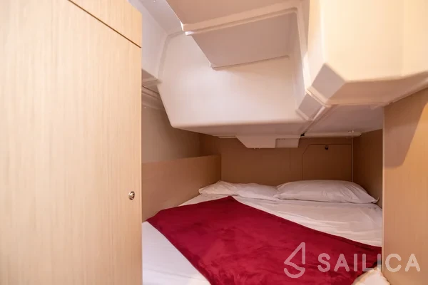 Oceanis 38.1 - Yacht Charter Sailica