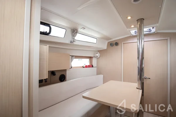 Oceanis 38.1 - Yacht Charter Sailica
