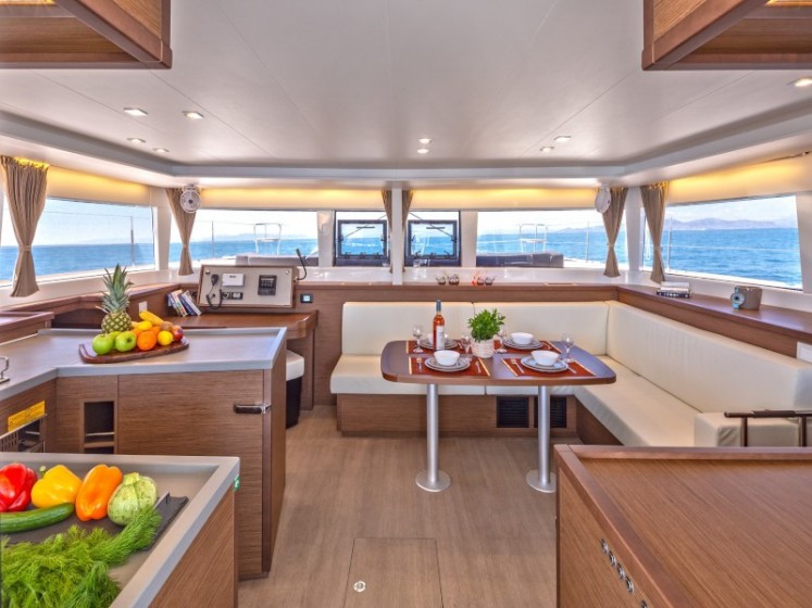 Lagoon 450  Flybridge - Yacht Charter Sailica