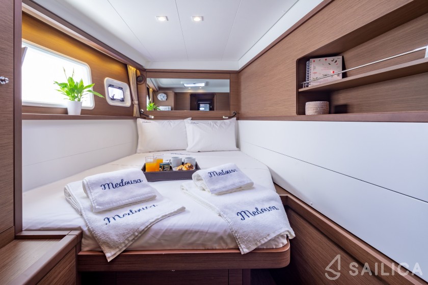 Lagoon 450  Flybridge - Yacht Charter Sailica