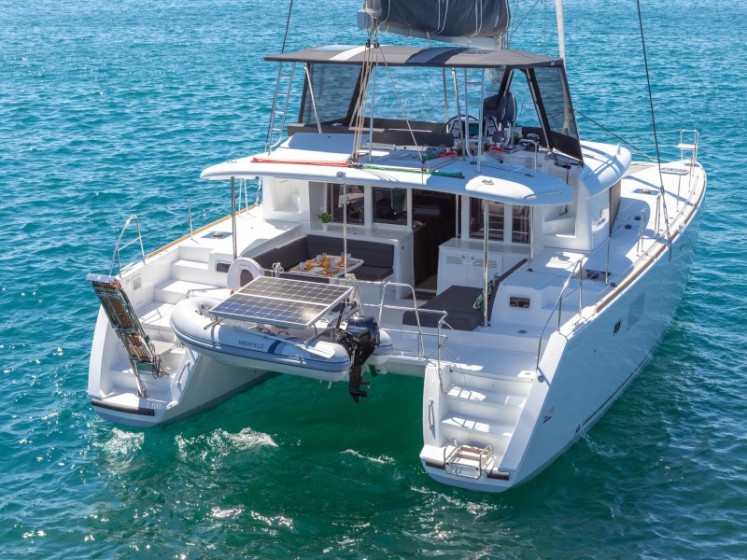 Lagoon 450  Flybridge - Yacht Charter Sailica
