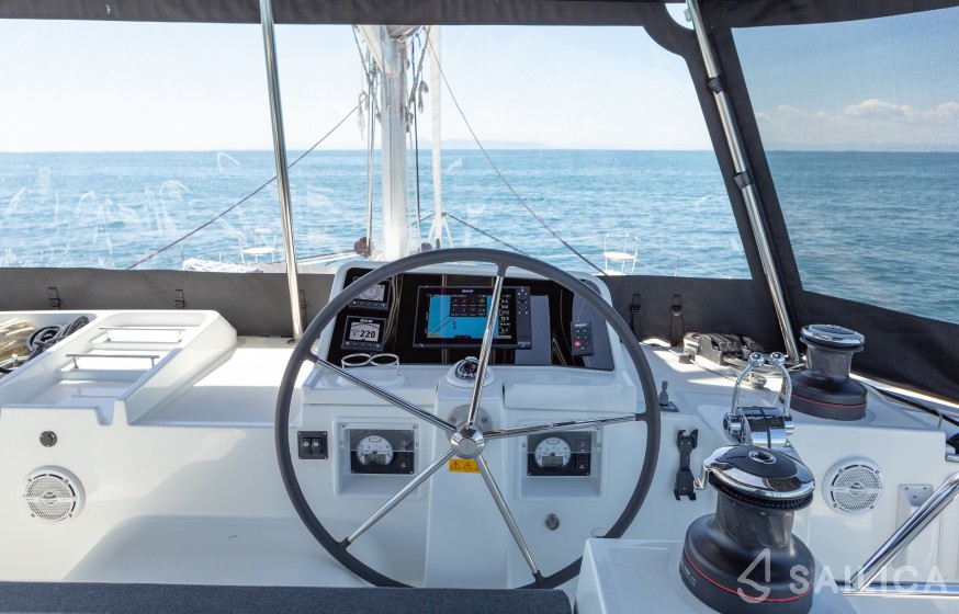 Lagoon 450  Flybridge - Yacht Charter Sailica