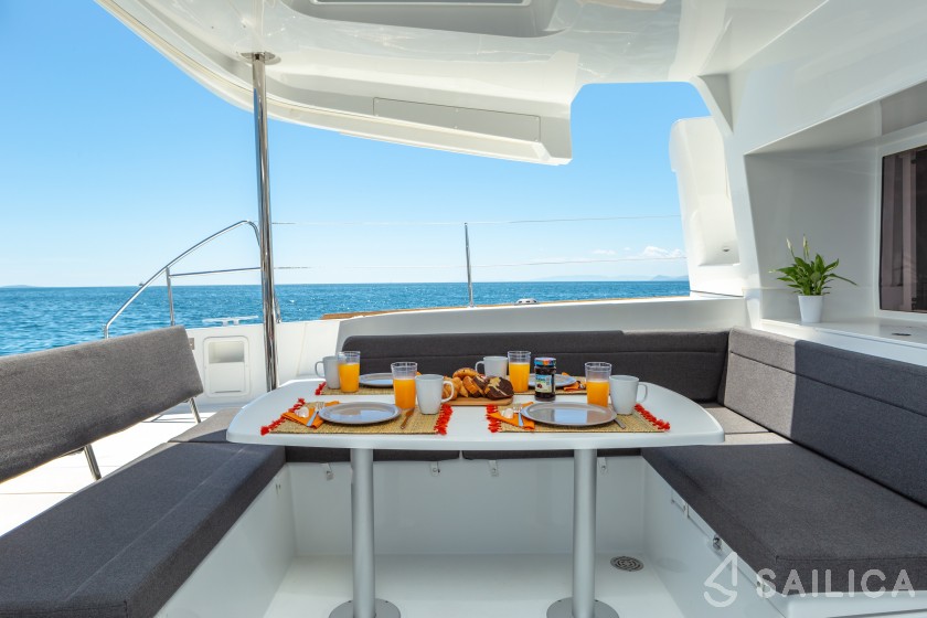 Lagoon 450  Flybridge - Yacht Charter Sailica