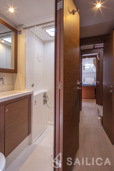 Lagoon 450  Flybridge - Yacht Charter Sailica