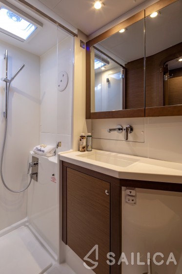Lagoon 450  Flybridge - Yacht Charter Sailica
