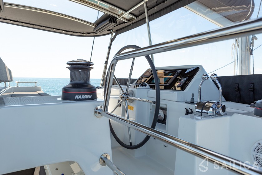 Lagoon 450  Flybridge - Yacht Charter Sailica