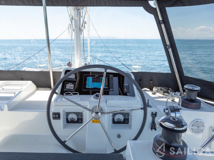 Lagoon 450  Flybridge - Yacht Charter Sailica