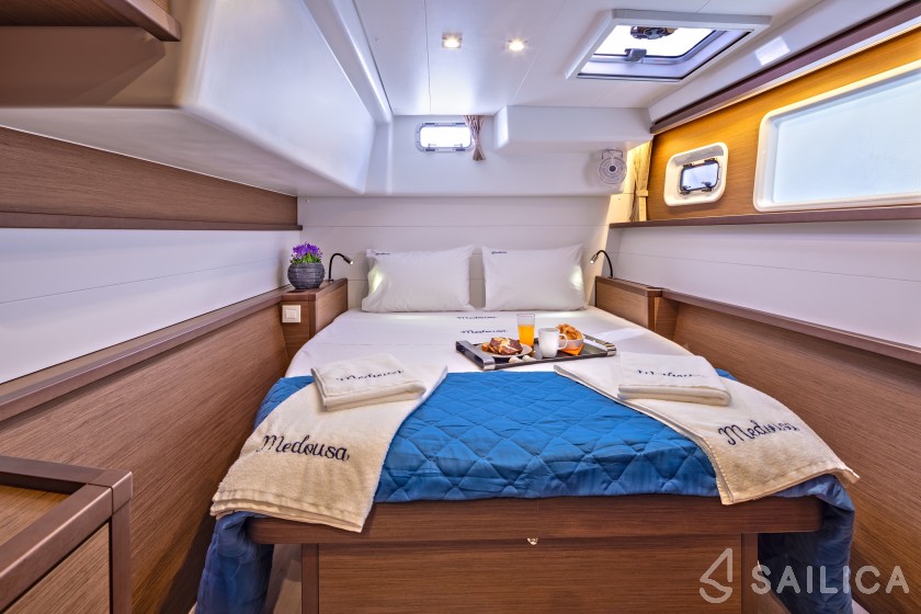 Lagoon 450  Flybridge - Yacht Charter Sailica
