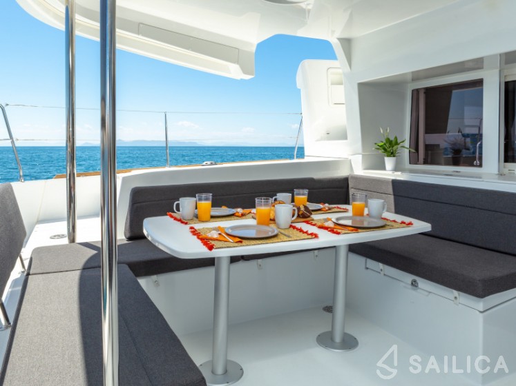 Lagoon 450  Flybridge - Yacht Charter Sailica