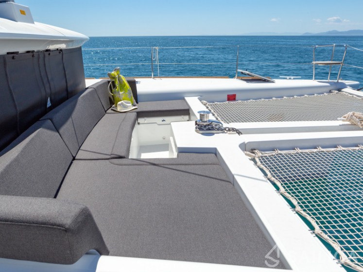 Lagoon 450  Flybridge - Yacht Charter Sailica