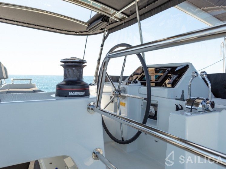 Lagoon 450  Flybridge - Yacht Charter Sailica