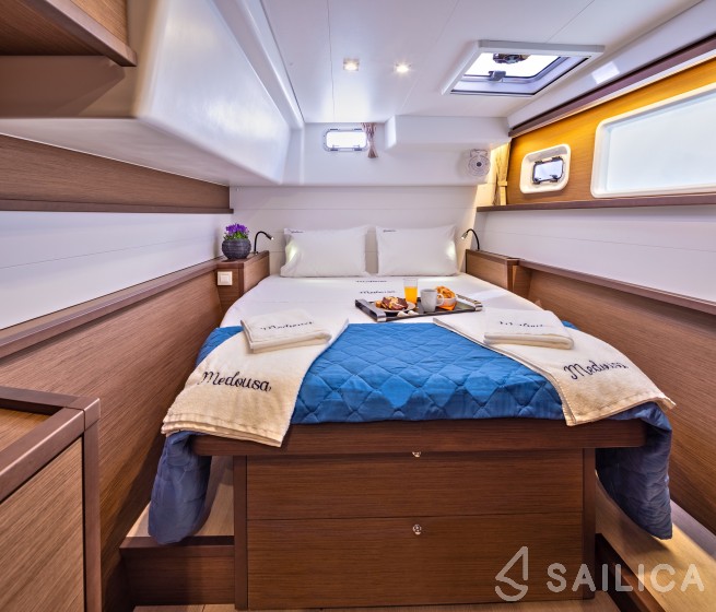 Lagoon 450  Flybridge - Yacht Charter Sailica