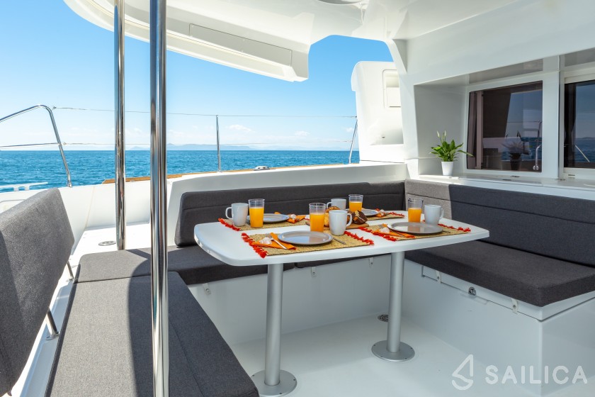 Lagoon 450  Flybridge - Yacht Charter Sailica