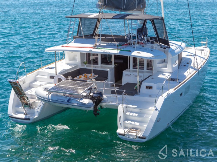 Lagoon 450  Flybridge - Yacht Charter Sailica