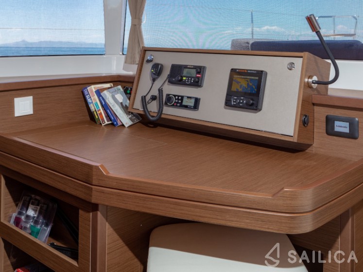 Lagoon 450  Flybridge - Yacht Charter Sailica