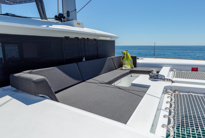 Lagoon 450  Flybridge - Yacht Charter Sailica