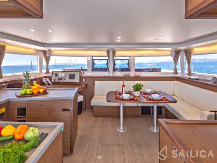 Lagoon 450  Flybridge - Yacht Charter Sailica