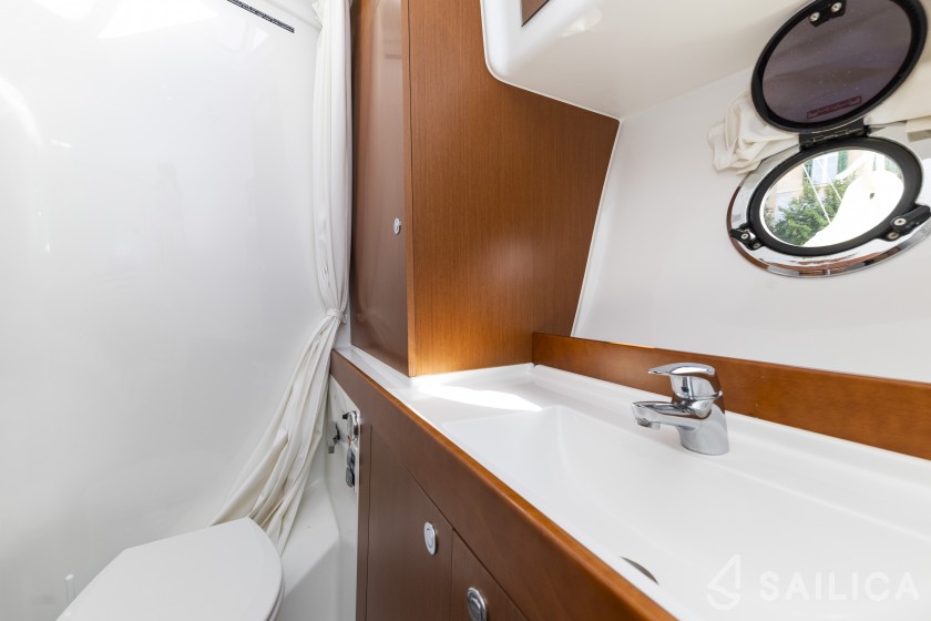 Swift Trawler 34 Fly - Yacht Charter Sailica