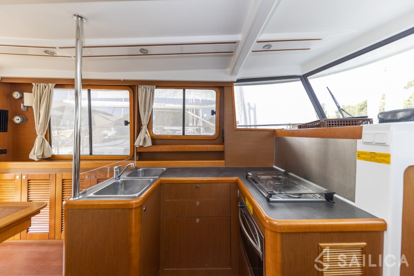 Swift Trawler 34 Fly - Yacht Charter Sailica