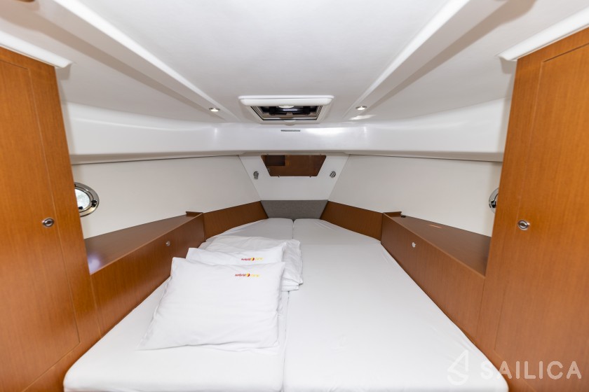Swift Trawler 34 Fly - Yacht Charter Sailica