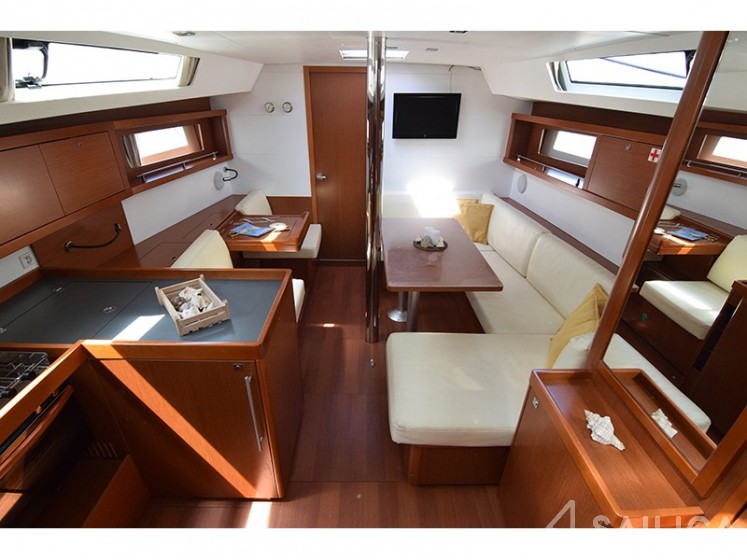 Oceanis 41 - Yacht Charter Sailica