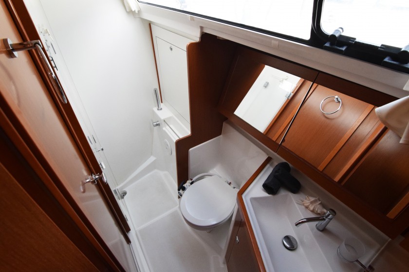 Oceanis 41 - Yacht Charter Sailica