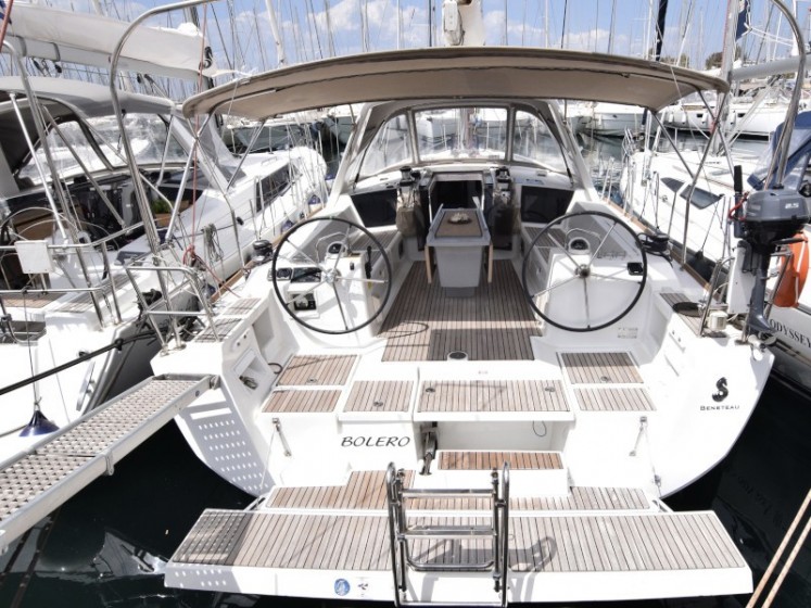 Oceanis 41 - Yacht Charter Sailica