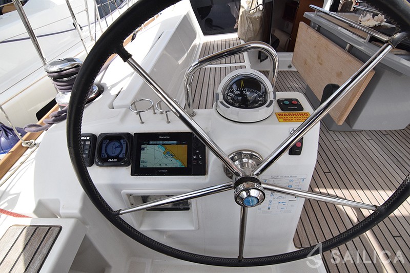 Oceanis 41 - Yacht Charter Sailica