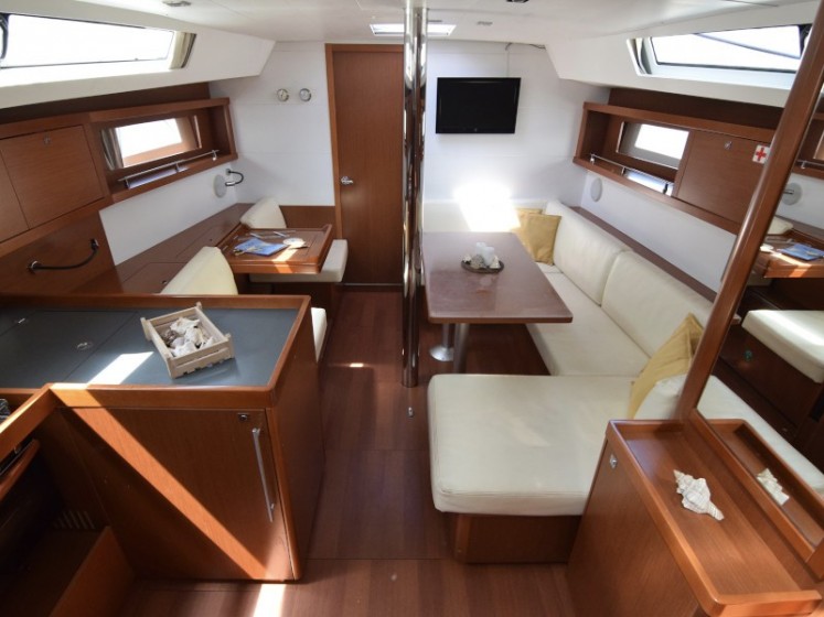 Oceanis 41 - Yacht Charter Sailica