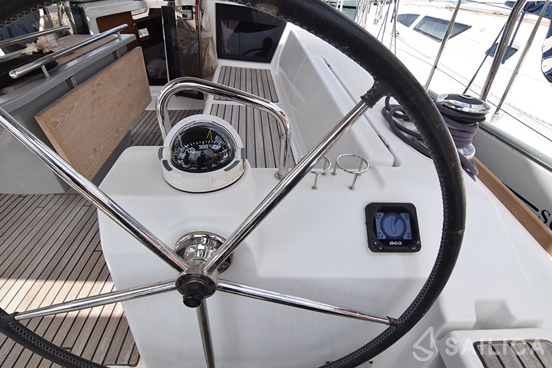 Oceanis 41 - Yacht Charter Sailica