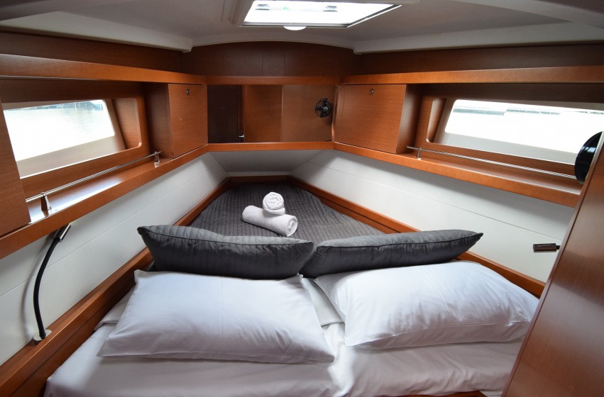 Oceanis 41 - Yacht Charter Sailica