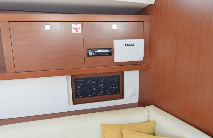 Oceanis 41 - Yacht Charter Sailica