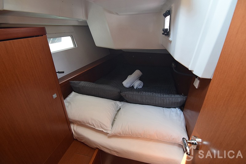 Oceanis 41 - Yacht Charter Sailica