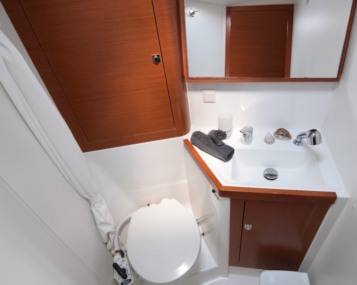 Oceanis 41 - Yacht Charter Sailica
