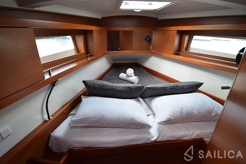 Oceanis 41 - Yacht Charter Sailica