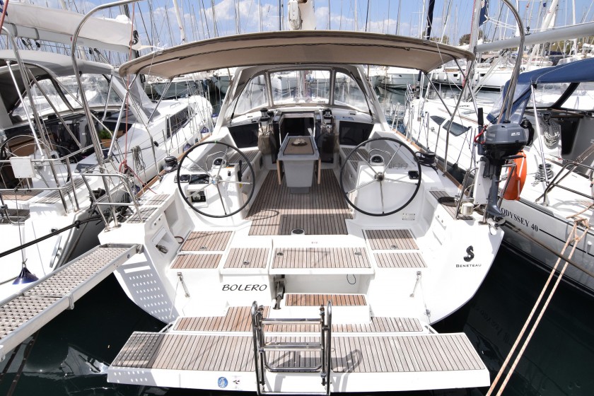 Oceanis 41 - Yacht Charter Sailica