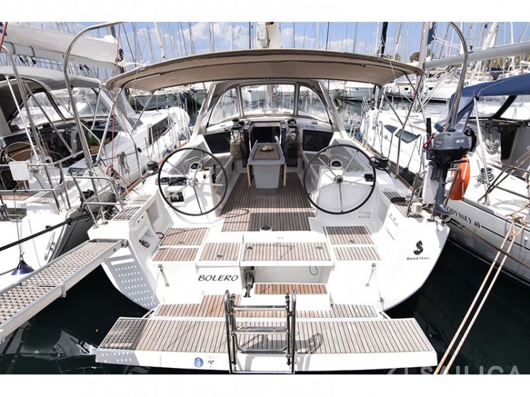 Oceanis 41 - Yacht Charter Sailica