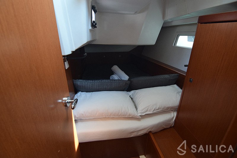 Oceanis 41 - Yacht Charter Sailica